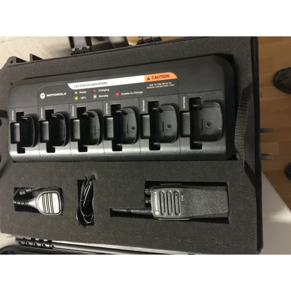 Outdoor 6er Kofferset mit Motorola DP1400 UHF/VHF mit 6-fach Lader und LSM